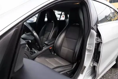 Mercedes-Benz CLA 180 2015 - 15900 EUR, 242000 km - AUTO.MOTO.pt - 242000km - foto 15 de 26