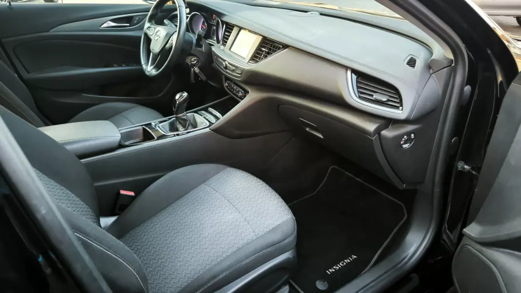 Opel Insignia Grand Sport 2019 - 14950 EUR, 70795 km - AUTO.MOTO.pt - 70795km - foto 21 de 36