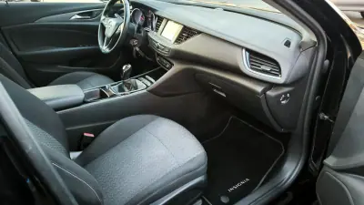 Opel Insignia Grand Sport 2019 - 14950 EUR, 70795 km - AUTO.MOTO.pt - 70795km - foto 21 de 36
