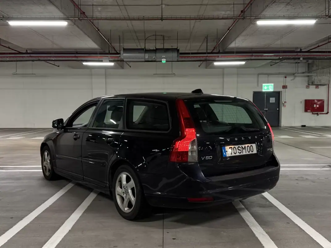 Volvo V50 2011 - 6000 EUR, 247500 km - AUTO.MOTO.pt - 247500km - foto 3 de 9