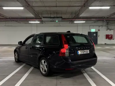 Volvo V50 2011 - 6000 EUR, 247500 km - AUTO.MOTO.pt - 247500km - foto 3 de 9