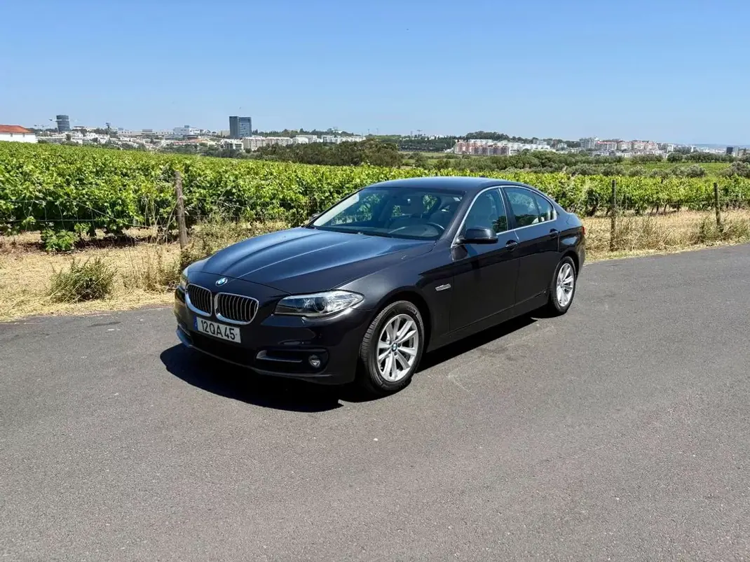 BMW 520 2015 - 21900 EUR, 56196 km - AUTO.MOTO.pt - 56196km - foto 1 de 24