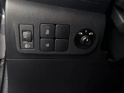 Citroën C-Elysée 2018 - 12500 EUR, 63213 km - AUTO.MOTO.pt - 63213km - foto 14 de 25