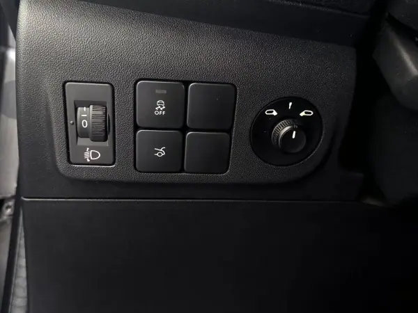 Citroën C-Elysée 2018 - 12500 EUR, 63213 km - AUTO.MOTO.pt - 63213km - foto 14 de 25