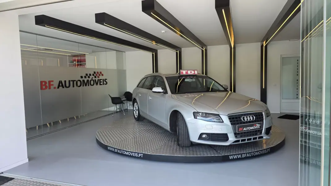 Audi A4 Avant 2010 - 9500 EUR, 253856 km - AUTO.MOTO.pt - 253856km - foto 5 de 52