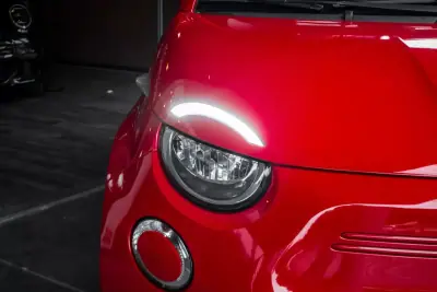 Fiat 500e C 2021 - 16750 EUR, 53714 km - AUTO.MOTO.pt - 53714km - foto 8 de 38