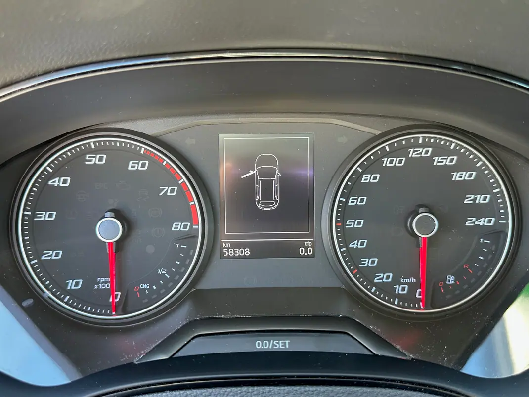 SEAT Arona 2019 - 12500 EUR, 62000 km - AUTO.MOTO.pt - 62000km - foto 10 de 11