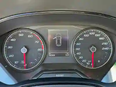 SEAT Arona 2019 - 12500 EUR, 62000 km - AUTO.MOTO.pt - 62000km - foto 10 de 11