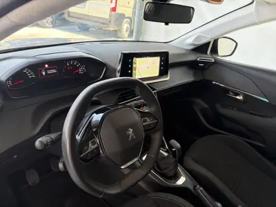 Peugeot 208 2023 - 14990 EUR, 33628 km - AUTO.MOTO.pt - 33628km - foto 15 de 16
