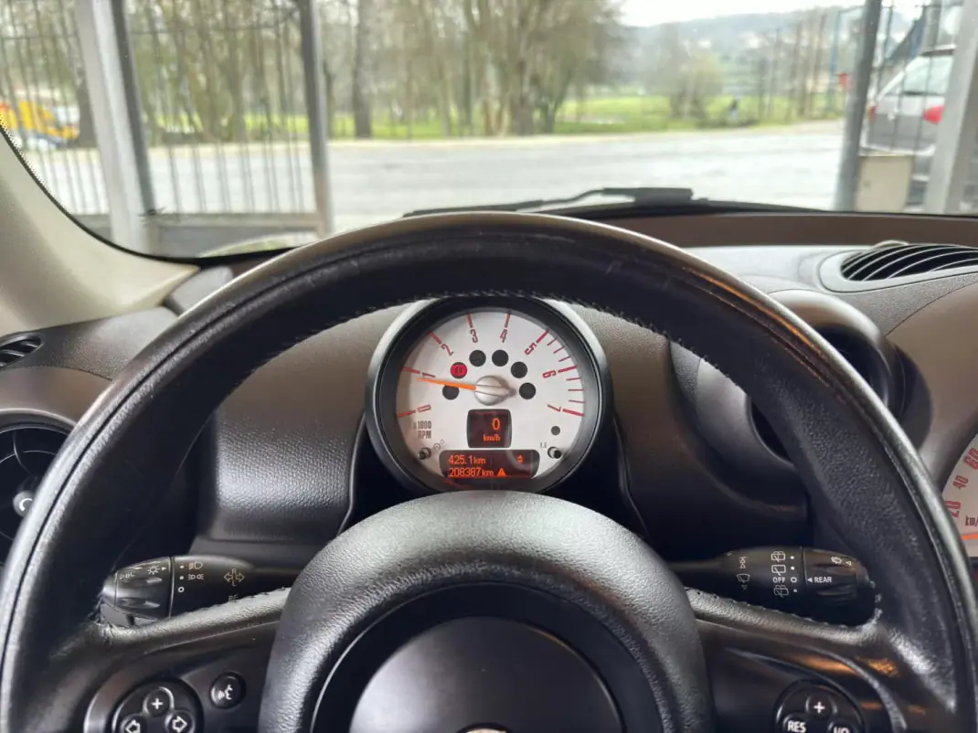 MINI Countryman 2011 - 9750 EUR, 208387 km - AUTO.MOTO.pt - 208387km - foto 19 de 30