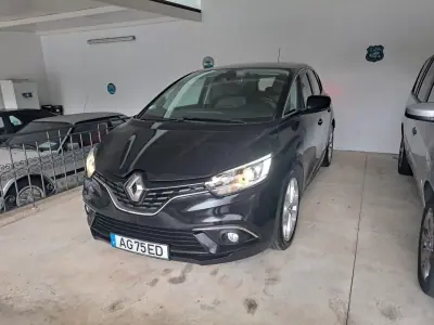 Renault Scénic 2017 - 9980 EUR, 262136 km - AUTO.MOTO.pt - 262136km - foto 24 de 39