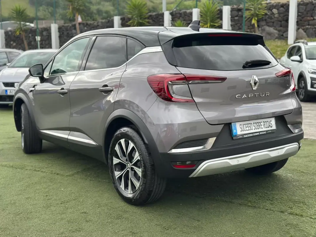 Renault Captur 2023 - 21990 EUR, 8000 km - AUTO.MOTO.pt - 8000km - foto 4 de 22