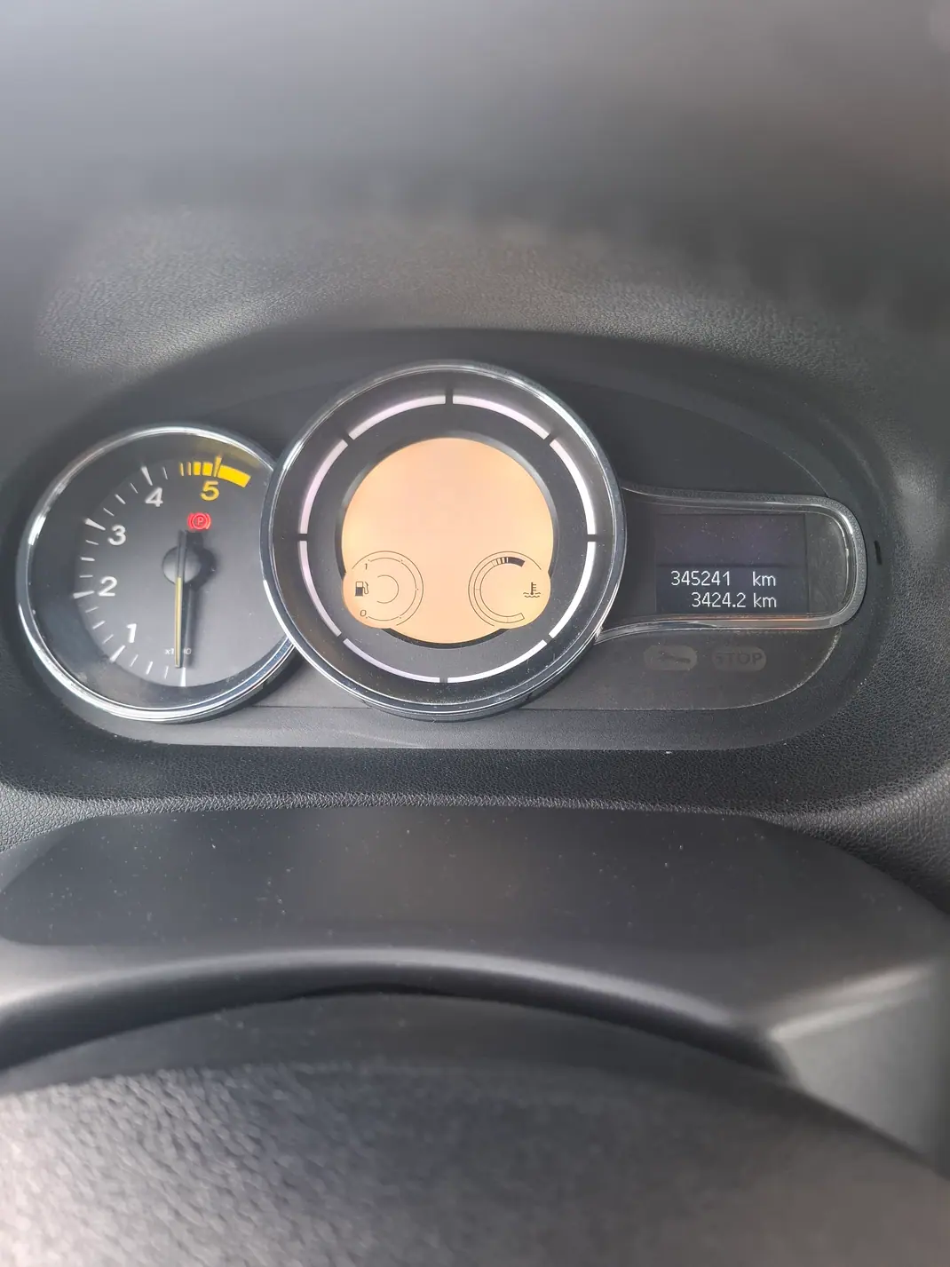 Renault Mégane Sport Tourer 2009 - 3750 EUR, 346000 km - AUTO.MOTO.pt - 346000km - foto 8 de 14