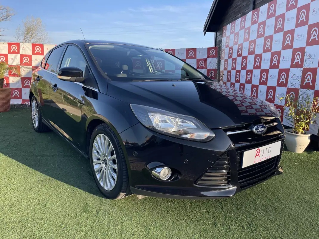 Ford Focus 2013 - 9990 EUR, 186235 km - AUTO.MOTO.pt - 186235km - foto 1 de 23