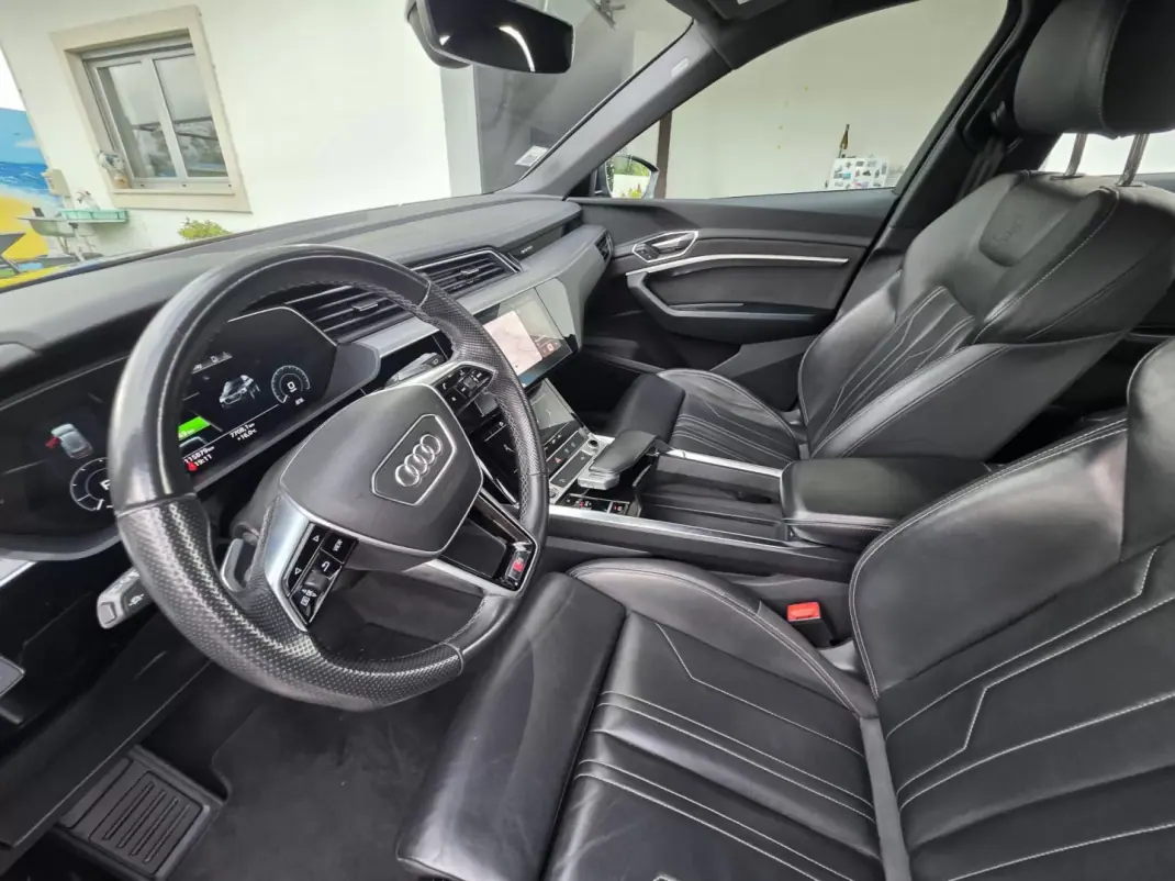 Audi e-tron 2022 - 31750 EUR, 115000 km - AUTO.MOTO.pt - 115000km - foto 53 de 73