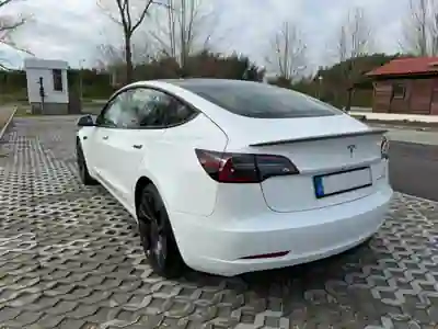 Tesla Model 3 2022 - 33500 EUR, 70000 km - AUTO.MOTO.pt - 70000km - foto 7 de 30