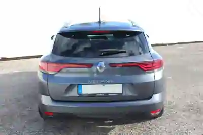 Renault Mégane Sport Tourer 2021 - 14490 EUR, 95250 km - AUTO.MOTO.pt - 95250km - foto 3 de 10