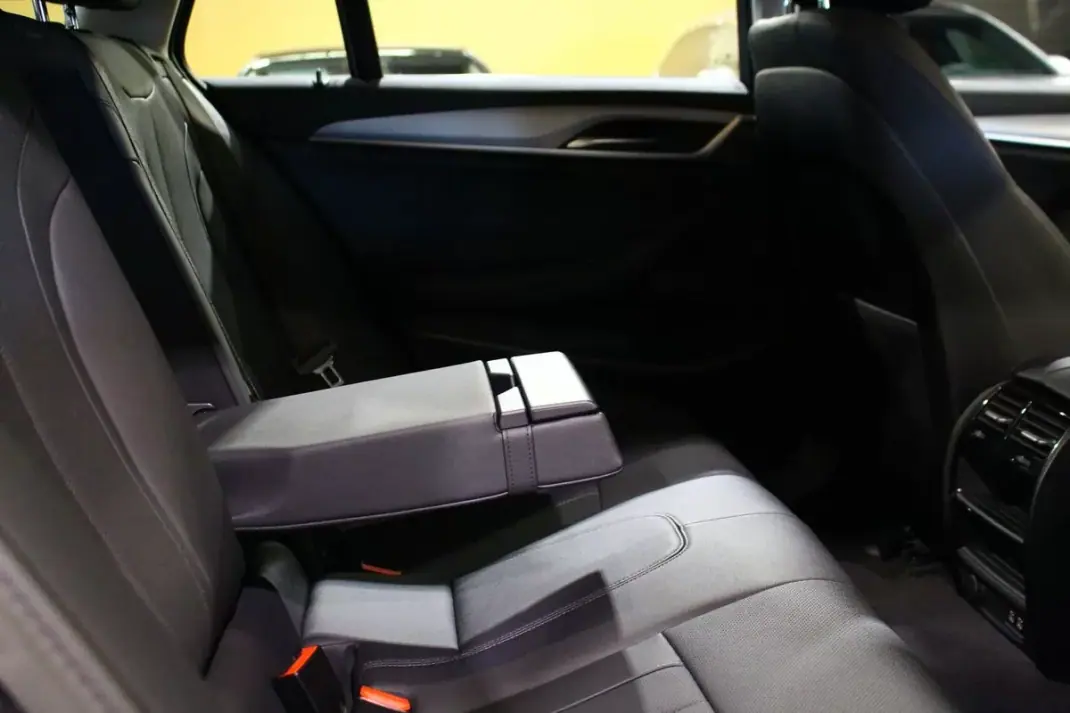 BMW 520 2023 - 29900 EUR, 165000 km - AUTO.MOTO.pt - 165000km - foto 18 de 33