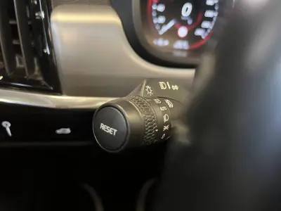 Volvo V90 2018 - 27490 EUR, 160000 km - AUTO.MOTO.pt - 160000km - foto 38 de 53