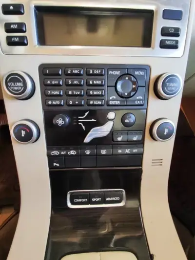 Volvo XC 70 2010 - 13250 EUR, 324000 km - AUTO.MOTO.pt - 324000km - foto 32 de 35