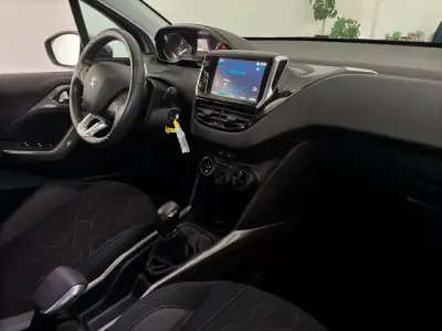 Peugeot 2008 2018 - 13900 EUR, 92880 km - AUTO.MOTO.pt - 92880km - foto 3 de 12
