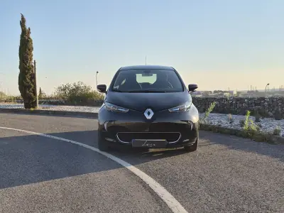Renault Zoe 2019 - 12990 EUR, 86924 km - AUTO.MOTO.pt - 86924km - foto 2 de 29