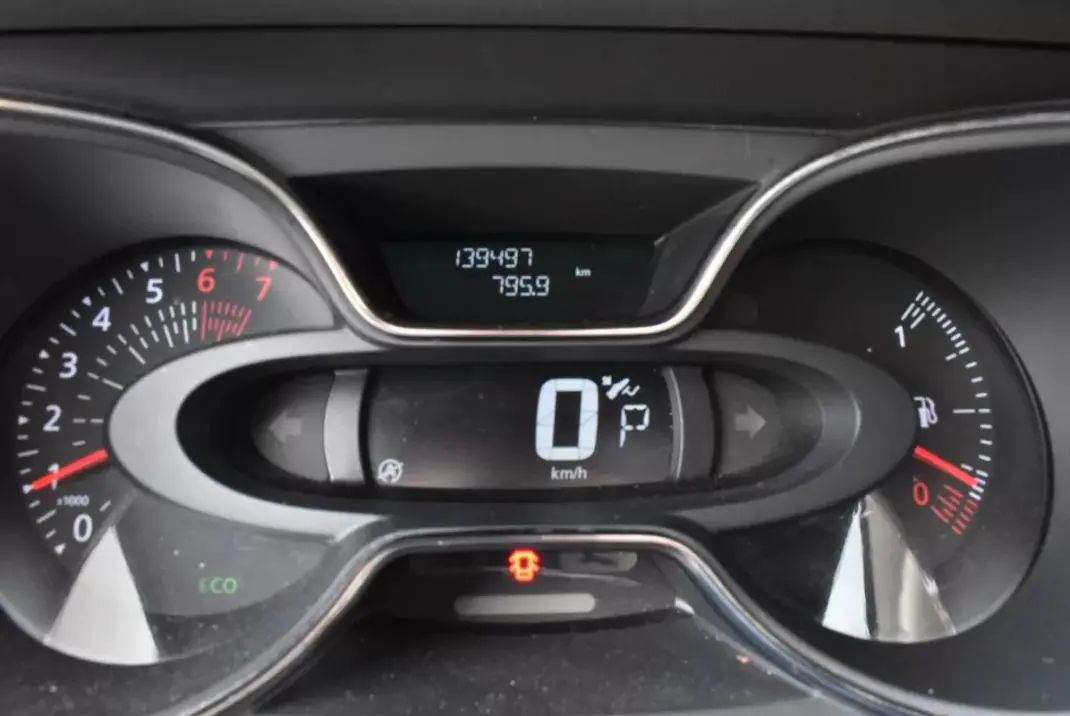 Renault Captur 2018 - 12300 EUR, 139947 km - 139947km - foto 9 de 12