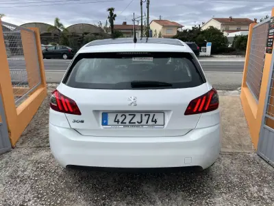 Peugeot 308 2019 - 12750 EUR, 142695 km - AUTO.MOTO.pt - 142695km - foto 11 de 19