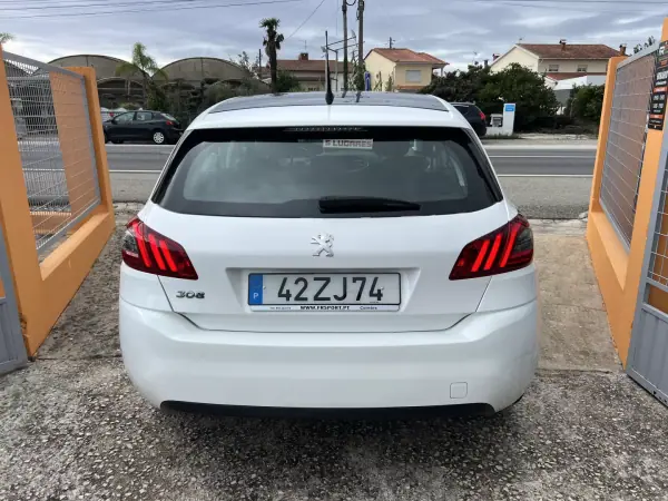 Peugeot 308 2019 - 12750 EUR, 142695 km - AUTO.MOTO.pt - 142695km - foto 11 de 19