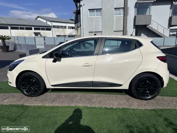 Renault Clio 2017 - 8500 EUR, 135702 km - AUTO.MOTO.pt - 135702km - foto 16 de 47