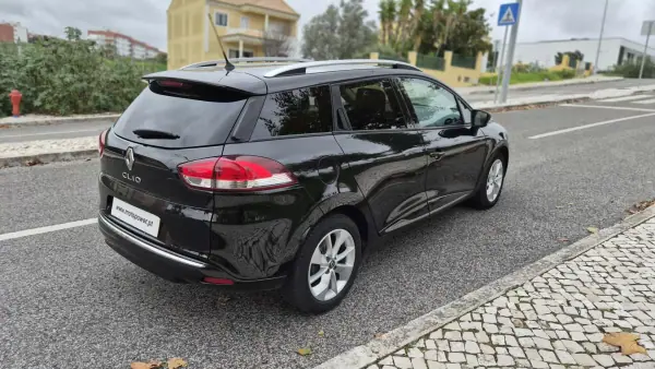 Renault Clio Sport Tourer 2018 - 11890 EUR, 98000 km - AUTO.MOTO.pt - 98000km - foto 7 de 12