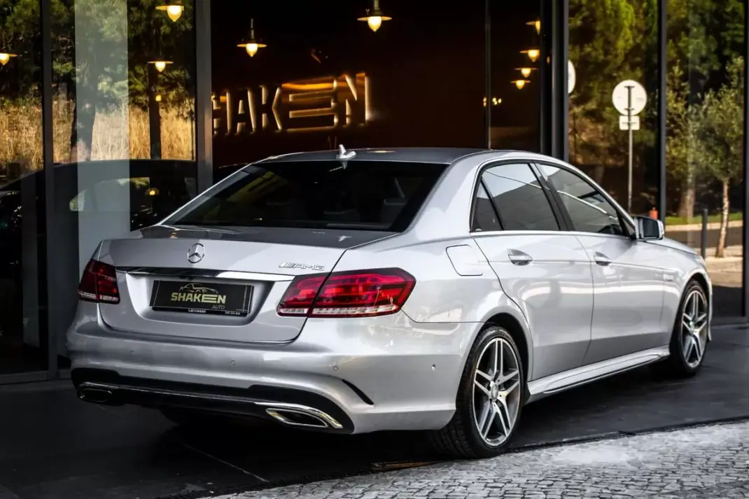 Mercedes-Benz E 250 2016 - 23750 EUR, 215762 km - AUTO.MOTO.pt - 215762km - foto 4 de 39