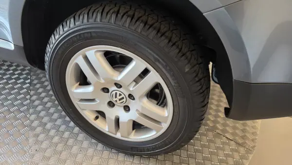 Volkswagen Touareg 2006 - 13900 EUR, 262462 km - AUTO.MOTO.pt - 262462km - foto 35 de 60