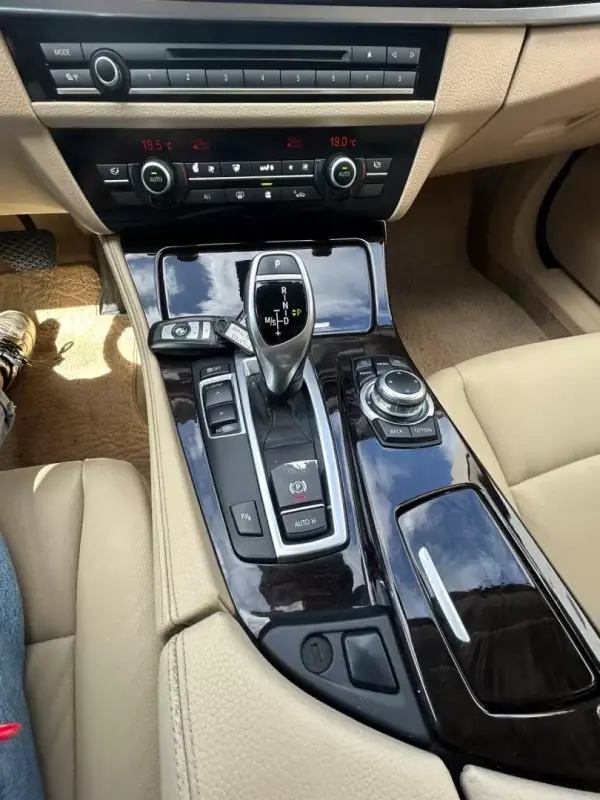 BMW 520 2011 - 10500 EUR, 368699 km - AUTO.MOTO.pt - 368699km - foto 15 de 23