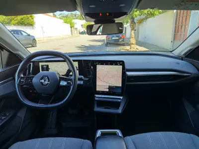 Renault Mégane E-Tech 2023 - 22990 EUR, 76500 km - AUTO.MOTO.pt - 76500km - foto 14 de 19
