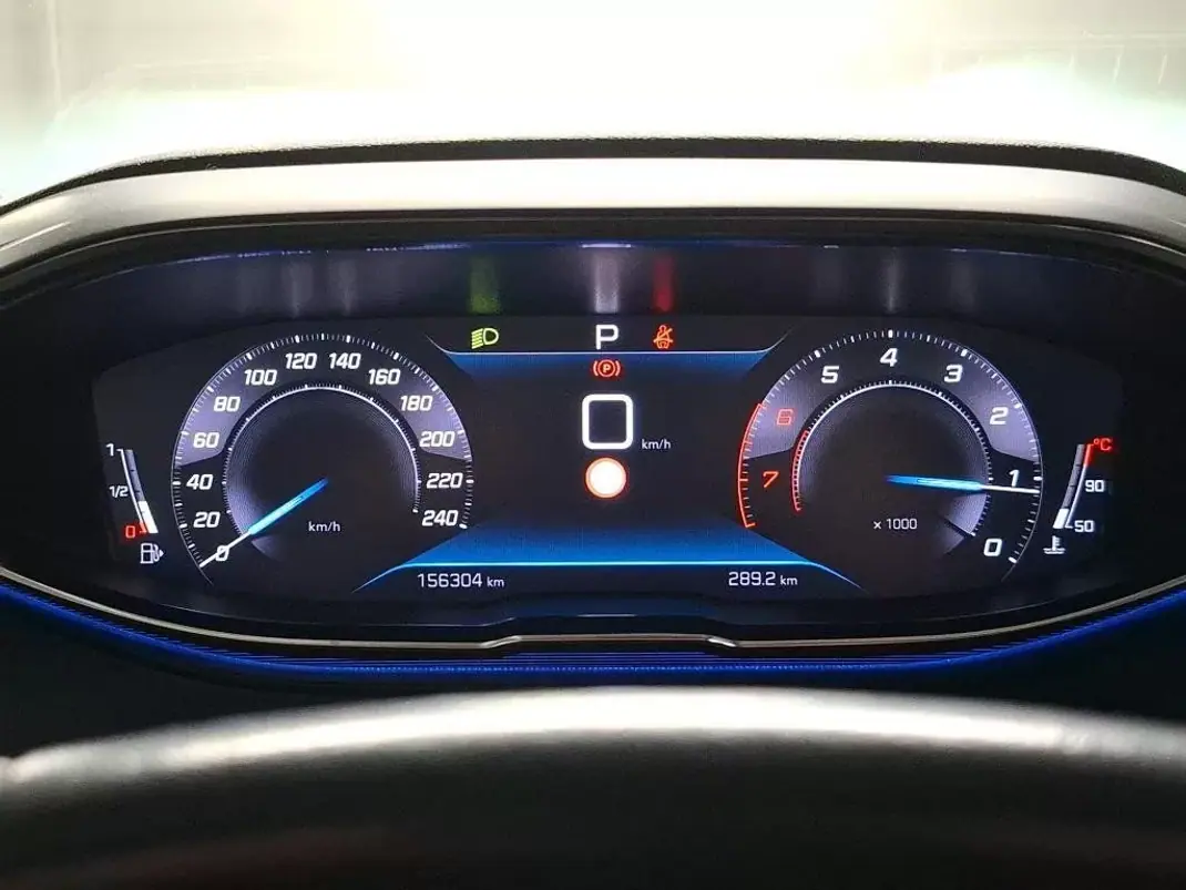 Peugeot 3008 2021 - 18990 EUR, 156304 km - AUTO.MOTO.pt - 156304km - foto 6 de 10