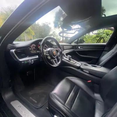 Porsche Panamera Sport Turismo 2019 - 69990 EUR, 210000 km - AUTO.MOTO.pt - 210000km - foto 16 de 50