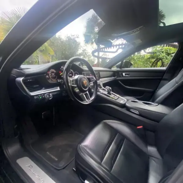 Porsche Panamera Sport Turismo 2019 - 69990 EUR, 210000 km - AUTO.MOTO.pt - 210000km - foto 16 de 50
