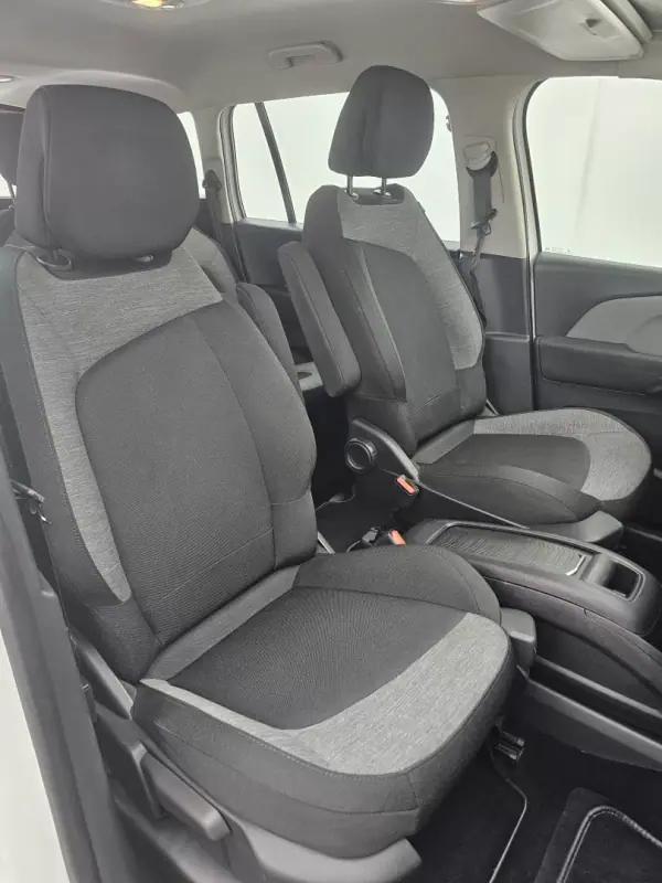 Citroën C4 Grand Picasso 2018 - 13650 EUR, 245556 km - AUTO.MOTO.pt - 245556km - foto 40 de 43