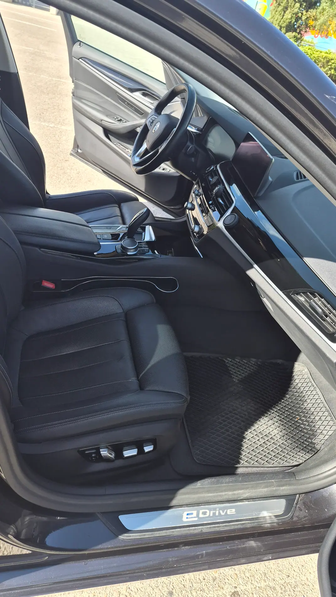 BMW 530e 2020 - 35000 EUR, 85000 km - AUTO.MOTO.pt - 85000km - foto 6 de 7