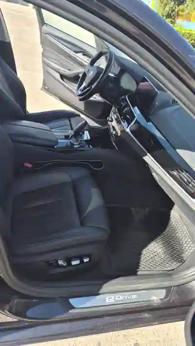 BMW 530e 2020 - 35000 EUR, 85000 km - AUTO.MOTO.pt - 85000km - foto 6 de 7