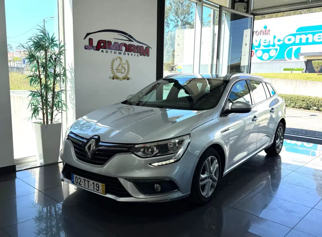 Renault Mégane Sport Tourer 2017 - 9650 EUR, 196121 km - AUTO.MOTO.pt - 196121km - foto 5 de 22