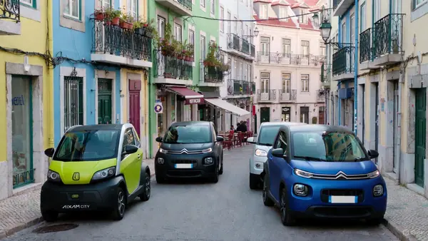 Carros sem carta em Portugal: tudo o que precisa de saber sobre a mobilidade acessível