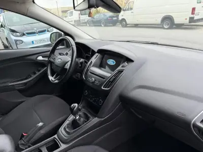 Ford Focus 2018 - 13850 EUR, 68388 km - AUTO.MOTO.pt - 68388km - foto 26 de 29