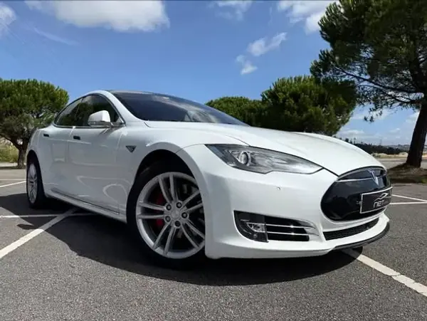 Tesla Model S 2015 - 27500 EUR, 162000 km - AUTO.MOTO.pt - 162000km - foto 4 de 21