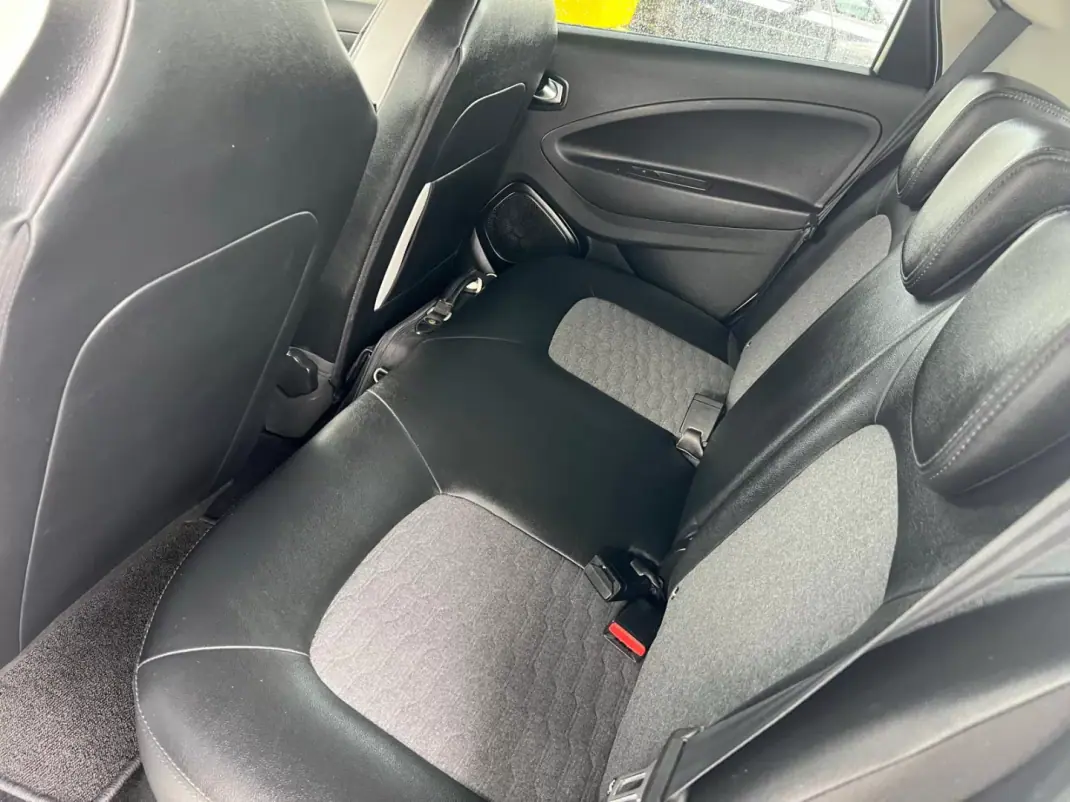 Renault Zoe 2021 - 14750 EUR, 47700 km - AUTO.MOTO.pt - 47700km - foto 7 de 11