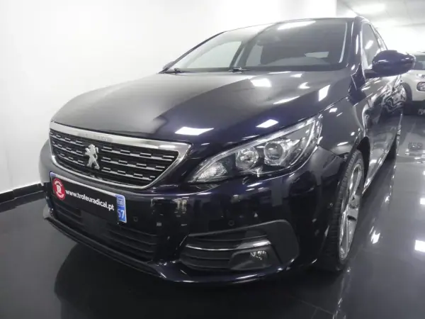 Peugeot 308 2019 - 14500 EUR, 50000 km - AUTO.MOTO.pt - 50000km - foto 26 de 51