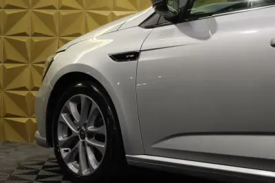 Renault Mégane Sport Tourer 2020 - 16790 EUR, 137000 km - AUTO.MOTO.pt - 137000km - foto 15 de 37