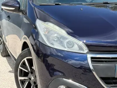Peugeot 208 2015 - 9450 EUR, 145000 km - AUTO.MOTO.pt - 145000km - foto 15 de 15