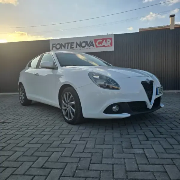 Alfa Romeo Giulietta 2016 - 10950 EUR, 172955 km - AUTO.MOTO.pt - 172955km - foto 2 de 32